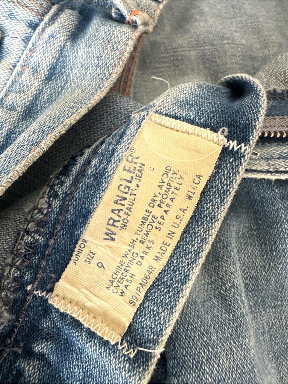 Vintage Wrangler High-Waist Cutoff Denim Shorts with Back Cinch - Picture 5 of 8